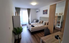 Luxury Quiet Apartment In The City Center